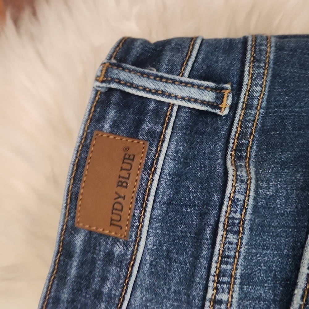 Judy Blue Slim Fit Medium Wash Distressed Jean's - Picture 2 of 5